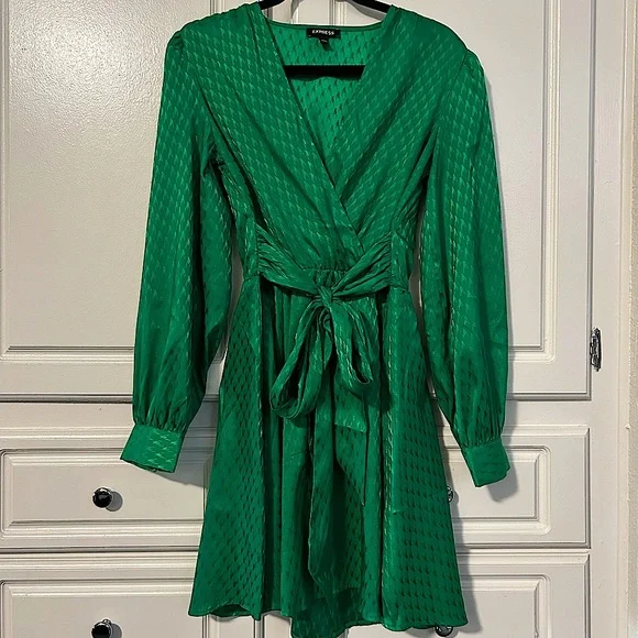 express green long sleeve dress NWT Express Green Zebra Long Sleeve Ribbed Ruffle Hem Sweater Dress Size  Large